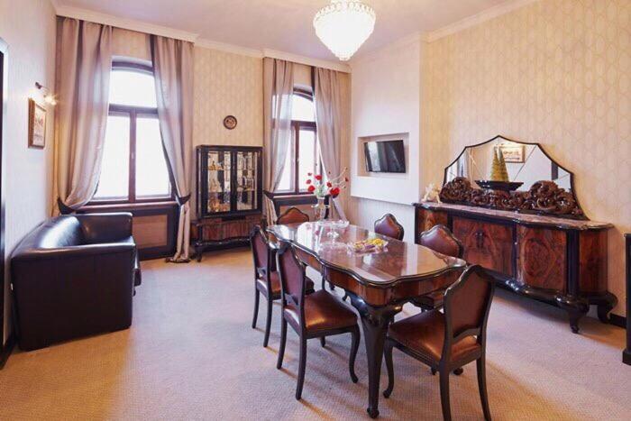 Exclusive Apartment On Shevchenko Avenue 10 Lviv Ngoại thất bức ảnh